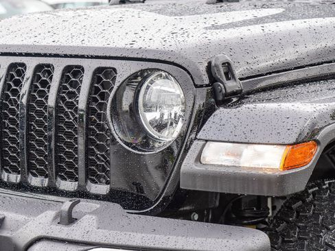 Used 2023 Jeep Gladiator Sport image 9