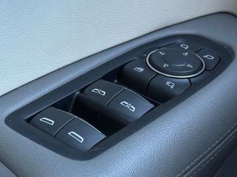 Used 2017 Cadillac XT5 Luxury w/ Driver Awareness Package image 32