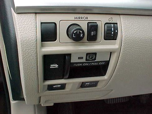 Used 2010 Subaru Legacy 2.5i Premium image 19