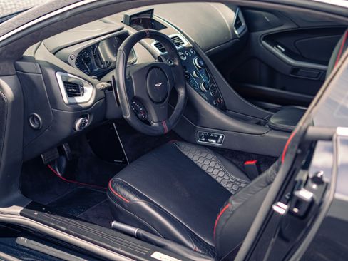 Used 2014 Aston Martin Vanquish Coupe RWD image 2