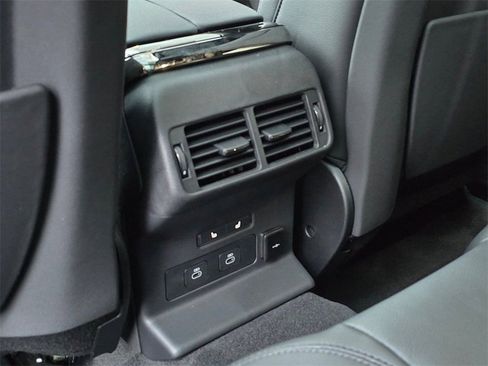 New 2025 Land Rover Range Rover Velar Dynamic SE image 28