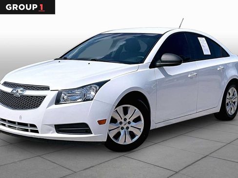 Used 2013 Chevrolet Cruze LS FWD image 1