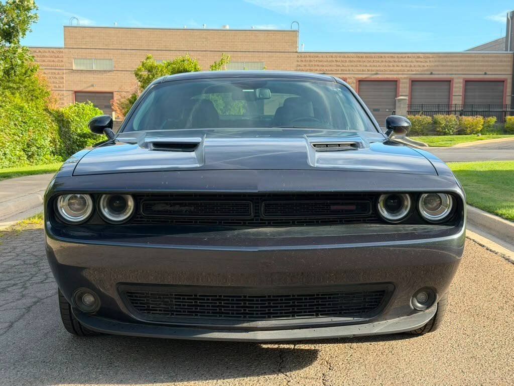Used 2019 Dodge Challenger SXT w/ Driver Convenience Group RWD image 7