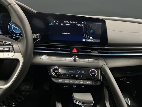 Used 2024 Hyundai Elantra Limited image 9