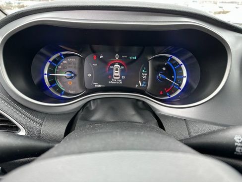 Used 2024 Chrysler Pacifica Limited FWD image 25