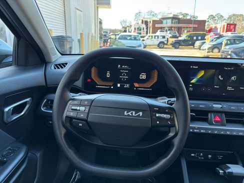 Used 2025 Kia K4 LXS image 29