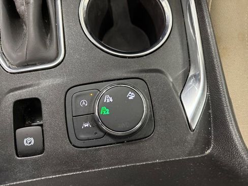 Used 2023 Chevrolet Traverse LS image 21