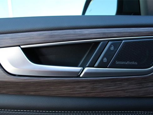 Certified 2025 Volkswagen Atlas SEL Premium R-Line image 14