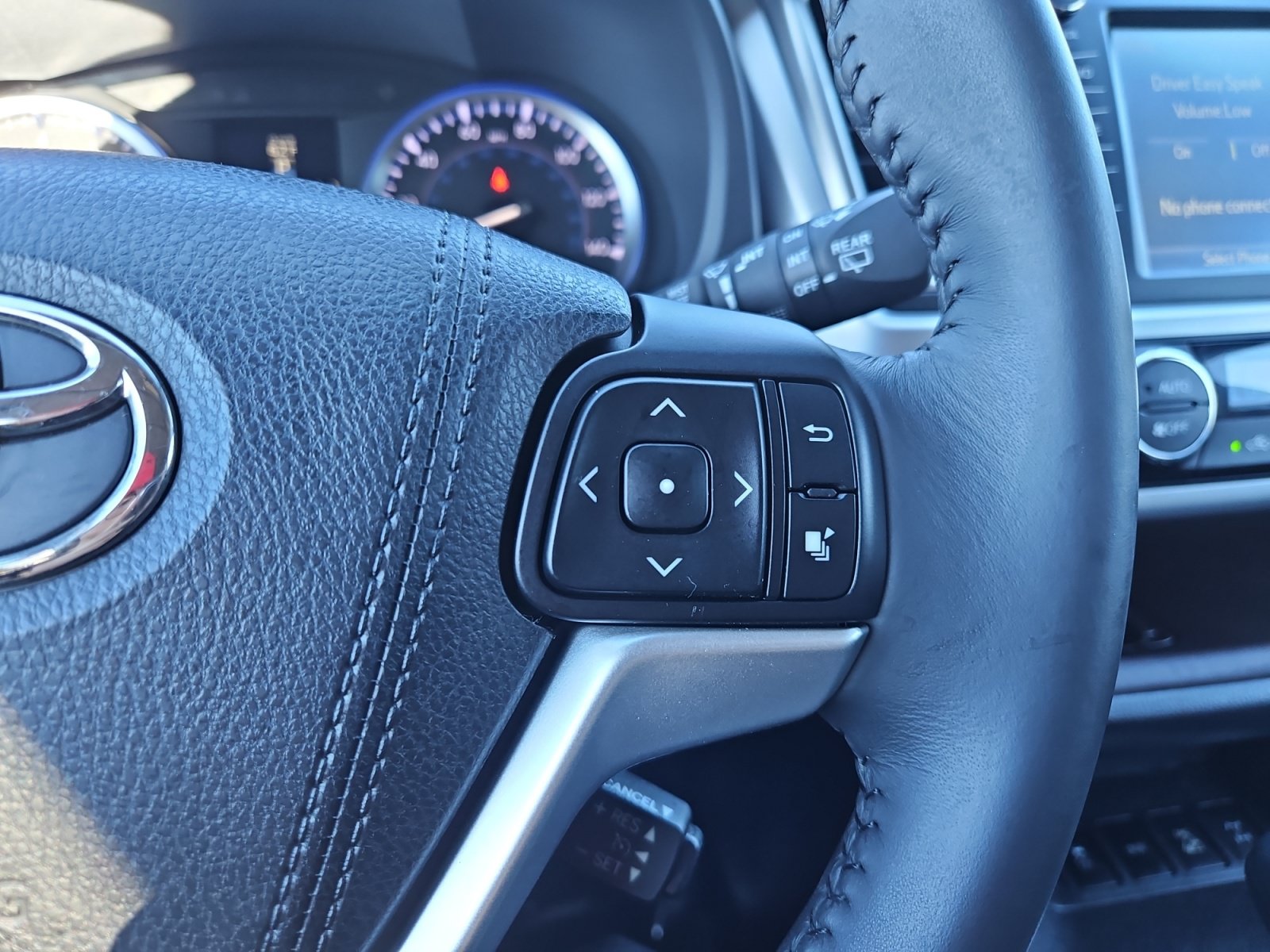 Used 2016 Toyota Highlander XLE AWD/4WD image 27