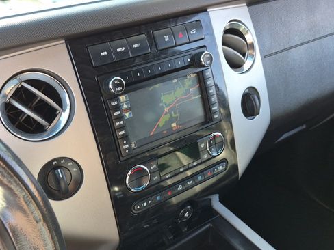 Used 2013 Ford Expedition Limited AWD/4WD image 22