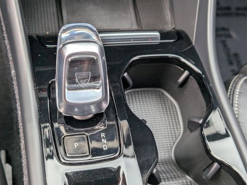 Used 2023 Volvo XC40 B5 Ultimate image 28