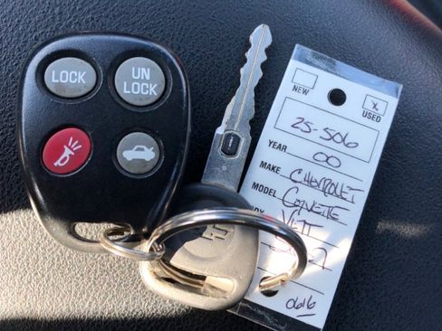 Used 2000 Chevrolet Corvette Convertible w/ Memory Pkg image 36