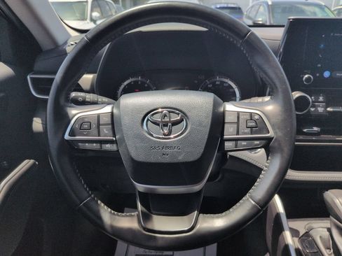 Used 2023 Toyota Highlander LE AWD/4WD image 14