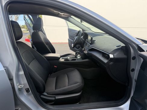 Used 2024 Nissan Altima 2.5 S FWD image 12