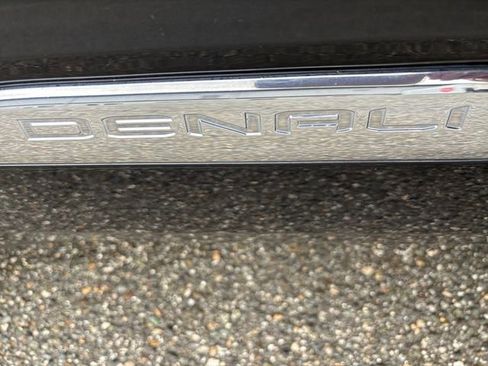 Used 2023 GMC Acadia Denali image 29