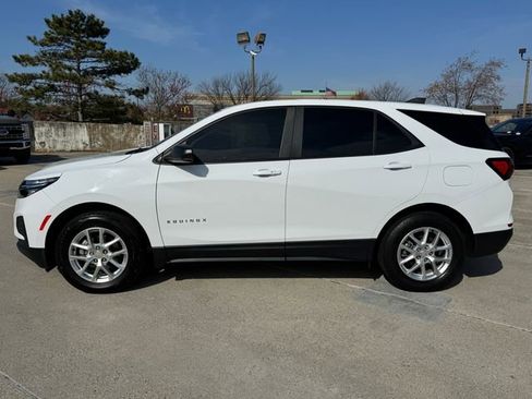 Used 2022 Chevrolet Equinox LS w/ LS Convenience Package AWD/4WD image 11