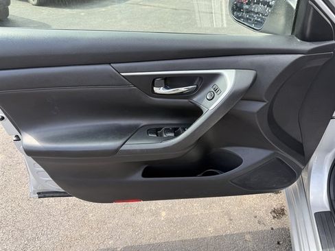 Used 2015 Nissan Altima 2.5 SV FWD image 10