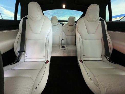 Used 2022 Tesla Model X Plaid image 11