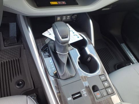 New 2026 Toyota Highlander Limited image 16