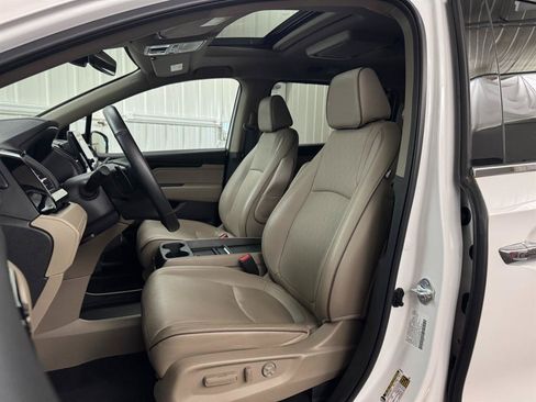 Used 2023 Honda Odyssey Elite image 4