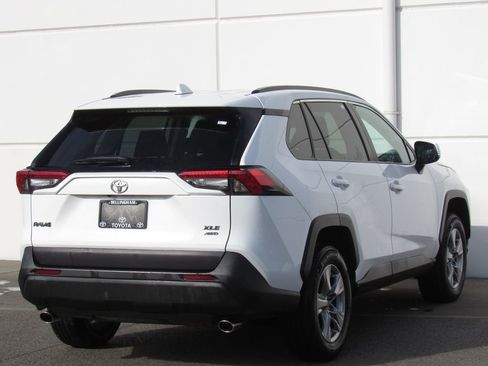 Certified 2022 Toyota RAV4 XLE w/ Convenience Package image 6