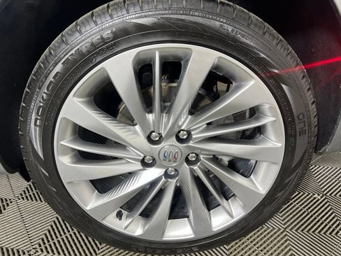 Used 2024 Buick Envision Avenir AWD/4WD image 33
