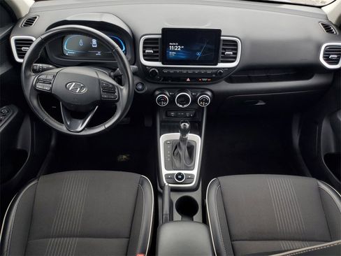 Used 2023 Hyundai Venue Limited image 12