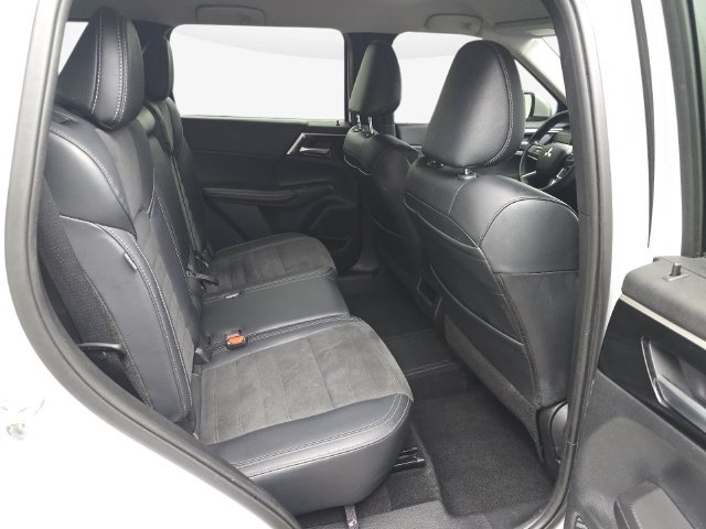 Used 2024 Mitsubishi Outlander 4WD Plug-In Hybrid image 36