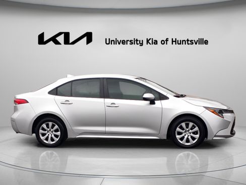 Used 2025 Toyota Corolla LE w/ Convenience Package image 2