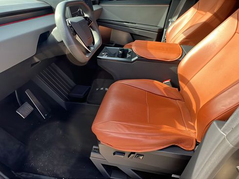 Used 2025 Tesla Cybertruck AWD Crew Cab image 16