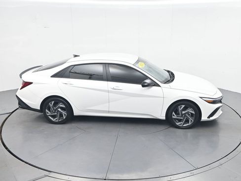 Used 2025 Hyundai Elantra SEL FWD image 28