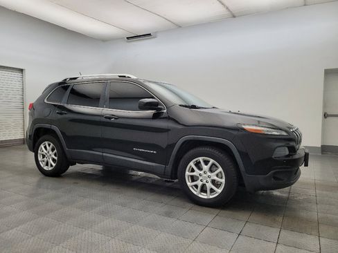 Used 2018 Jeep Cherokee Latitude w/ Safety Group image 11