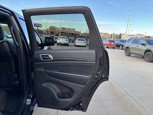 Used 2021 Jeep Grand Cherokee Laredo X image 29