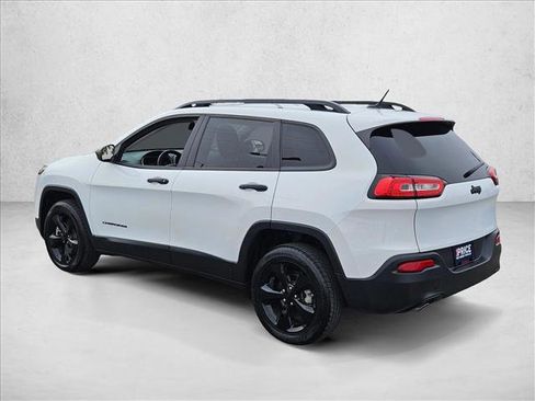 Used 2017 Jeep Cherokee Altitude image 8