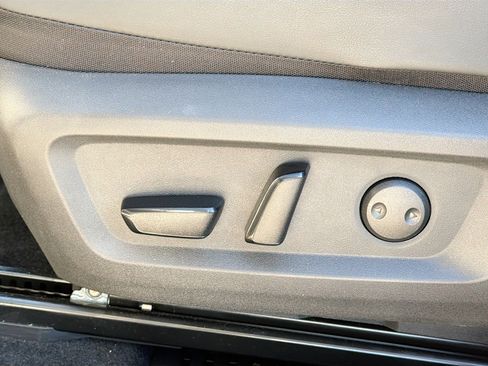 Used 2025 Nissan Rogue Platinum image 24