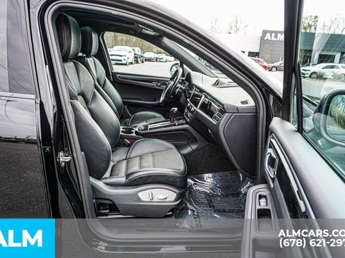 Used 2023 Porsche Macan Turbo image 23