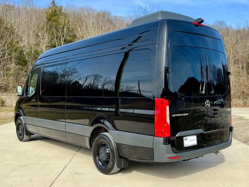 Used 2025 Mercedes-Benz Sprinter 2500 image 4