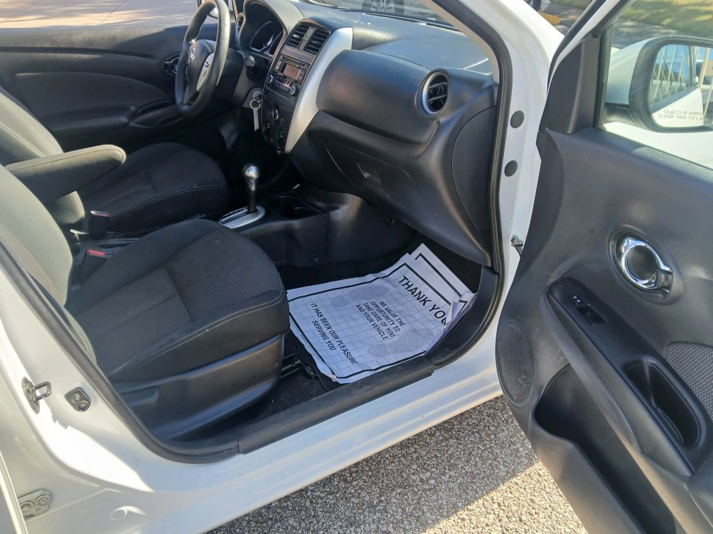 Used 2016 Nissan Versa SV FWD image 10