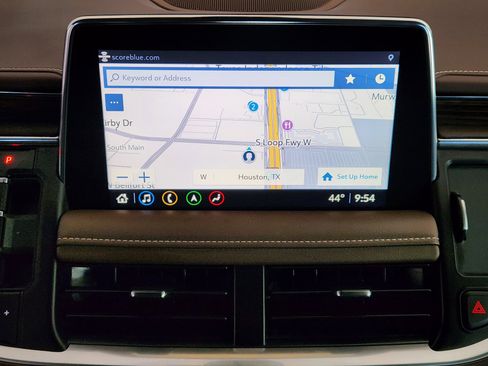 Used 2021 Chevrolet Tahoe High Country w/ Premium Package image 16