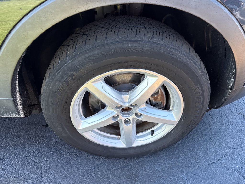 Used 2017 Ford Explorer XLT w/ Equipment Group 202A AWD/4WD image 26