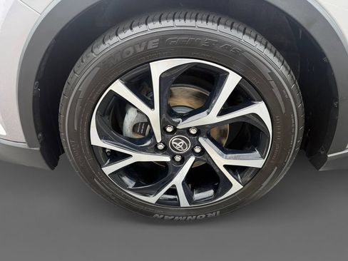 Used 2018 Toyota C-HR XLE FWD image 14