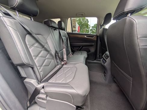 Used 2025 Volkswagen Atlas SE AWD/4WD image 29
