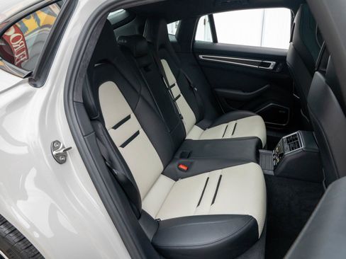 Used 2022 Porsche Panamera GTS w/ Premium Package image 39