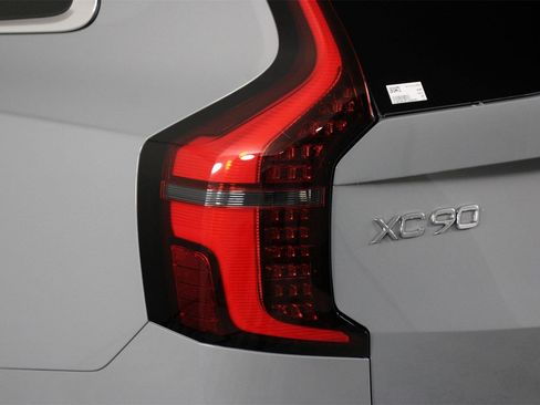 Used 2026 Volvo XC90 B5 Core image 18