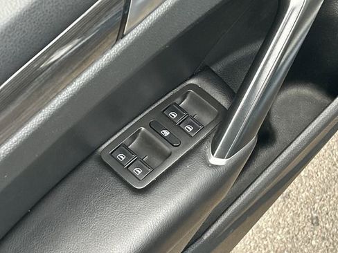 Used 2020 Volkswagen Passat 2.0T R-Line image 12