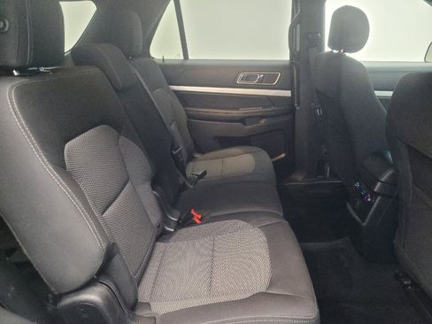 Used 2017 Ford Explorer XLT w/ Equipment Group 201A AWD/4WD image 19