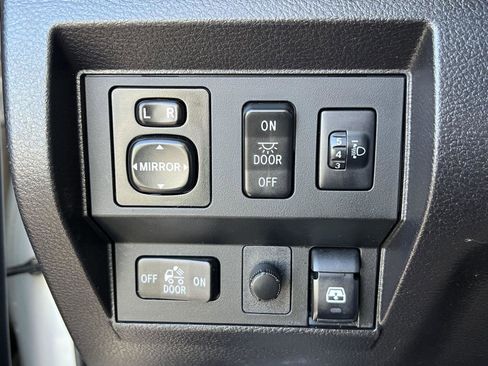 Used 2014 Toyota Tundra SR5 w/ SR5 Upgrade Package AWD/4WD image 32