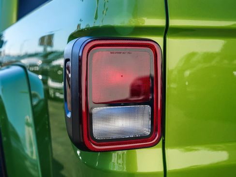 Used 2025 Jeep Gladiator Sport image 7