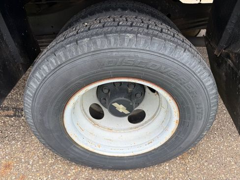 Used 1998 Chevrolet Express 3500 RWD image 16