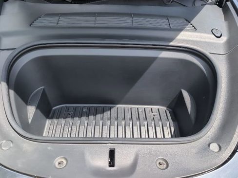 Used 2022 Tesla Model Y Long Range image 23